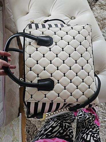Çantalar: Luv Betsey by Betsey Johnson çantası. Ağ-qara renglerde zərif və eyni — 4