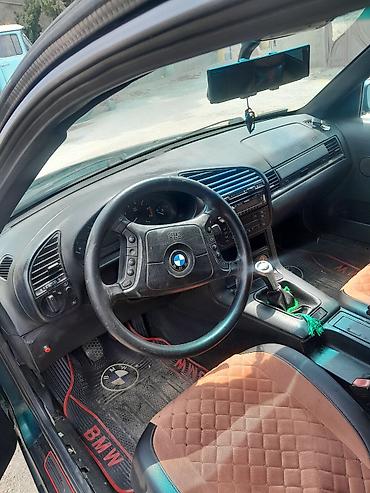 s class fara: BMW sedan, yaşıl-mavi (tünd petrol) rəng. E36 kuzov. - 4 qapı, salon — 3