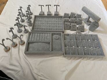 Vitrin üçün aksesuarlar: Bijuteriya üçün vitrinlər Az istifadə olunub Hamsı birlikdə 130 azn 😍 — 1