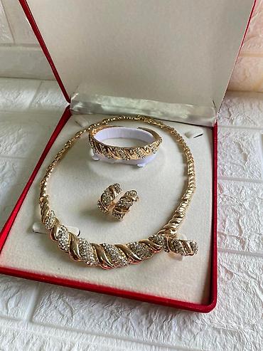 Setovi nakita: 2200 — 24