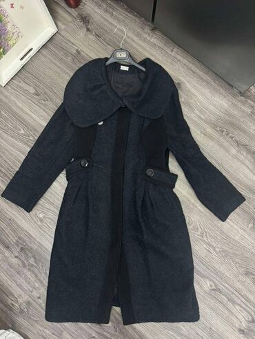 Kaputi: Mona, L, Sa postavom — 1