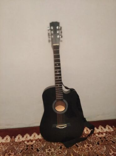 микрофон для пк: Акустическая гитара 4/4, корпус дредноут с вырезом (cutaway), цвет —