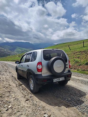 Chevrolet: Chevrolet Niva SUV - Kuzov: 5 qapılı, gümüşü rəngli, plastik qoruyucu — 8