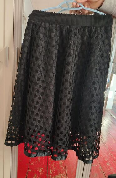 Dəstlər, kostyumlar: Qadın geyim dəsti – 4 ədəd 1) Tünd məxməri-bordo rəngdə uzun don - — 9