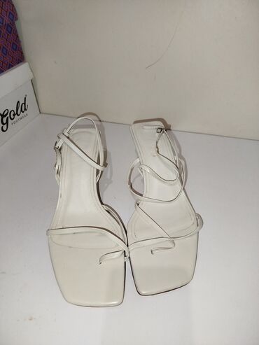 ağ mokasinlər: Tuflilər, Zara, Ölçü: 40, rəng - Ağ, Yeni