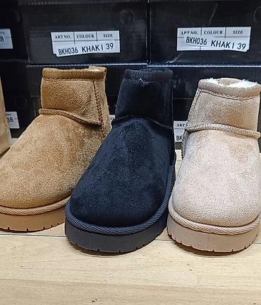 kolica za dete: Ugg mini classic dečije čizmice NOVO Novo Brojevi 25 do 36 fb — 1