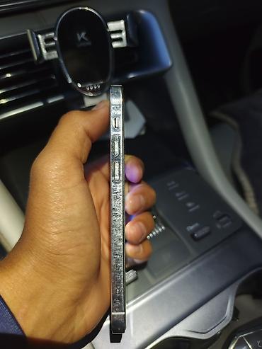 iphone d: IPhone 12 Pro, 256 ГБ - Экран OLED Super Retina XDR. На фото видно — 4