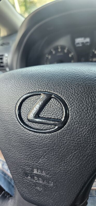 самоклейка на авто: Эмблема Lexus в черном цвете, предназначенная для установки на