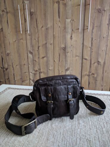 torbe za devojke: Torba za rame, Bata, Materijal: Koža na lalafo.rs torbe za devojke: Torba za rame, Bata, Materijal: Koža