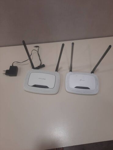 Monitorlar: 2 ədəd modem satılır.Birinin adaptoru yoxdur.Yaxşı vəziyyətdədir