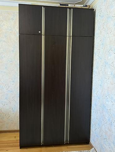 islenmis qapi satiram: İşlənmiş, 3 qapılı, Təkərli, Qəhvəyi, Taxta, Açılan, Düz dolab — 1