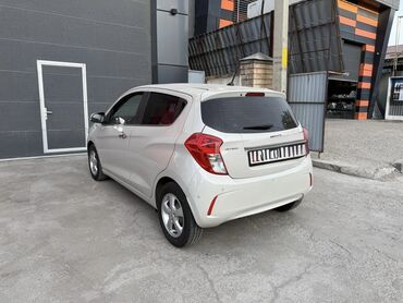 Chevrolet: Chevrolet Spark: 2016 г., 1 л, Механика, Бензин, Хэтчбэк