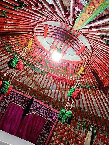 Аренда юрт: Аренда юрты, Каркас Деревянный, 85 баш, С полом, Стол, Стулья — 6