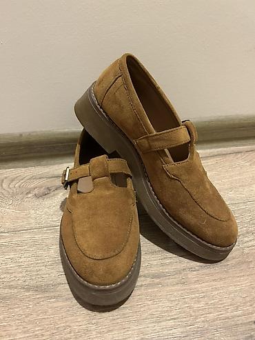 Digər ayaqqabılar: 1.Ботинки Натуральная кожа Размер 39 Цена 60 azn 2. Зимние ботинки — 30