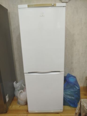 Soyuducular: İşlənmiş 2 qapılı Indesit Soyuducu Satılır, rəng - Ağ