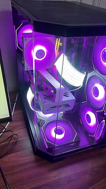 iphone 14 pro max satis: Hər bir detalına qədər diqqətlə yığılan o setup! 2 monitor - hər — 4