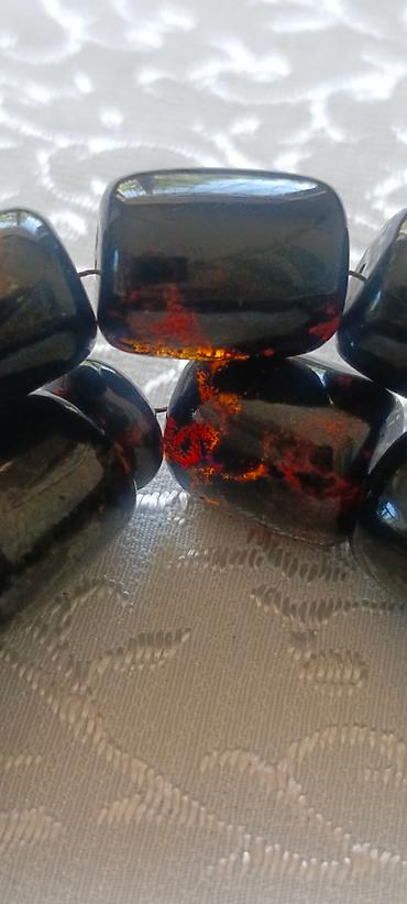 təsbeh kəhraba: 100% təbii, bütöv daş kəhrəba təsbeh.iri həcmli,33 muncuq.Çəkisi 115 — 2