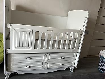 Beşiklər: Oğlan və qız üçün, İşlənmiş, Dördbucaq, Beşik, Matras ilə, Yellənmə mexanizmi ilə — 2