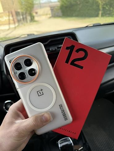 OnePlus: OnePlus 12, Б/у, 256 ГБ, цвет - Белый, В рассрочку, 2 SIM — 1