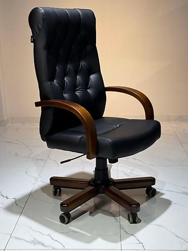 Офисные кресла: Офисное кресло, Б/у, С колесиками, цвет - Черный, Кожа, В рассрочку, Платная доставка — 7