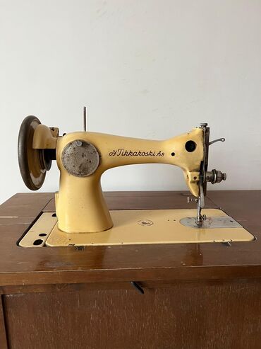 Toy paltarları və aksesuarları: Retro tikiw mawini.Istifadesi coox az olub
