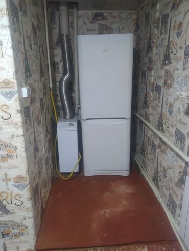дом на ошском рынке: 30 м², 3 комнаты, Парковка, Забор, огорожен