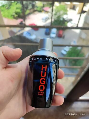 göy rəngli qış üçün kişi gödəkçəsi: Satilir hugo boss firmasinin parfumu 75 ml