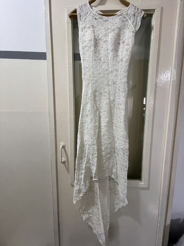 свадебные платья бу: Платье, в хорошем состоянии 
Цена:500 с
Адрес: 6 микрорайон