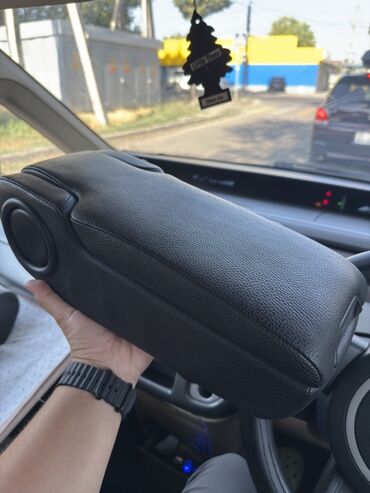 подлокотник на ипсум: Чыканак такооч Honda, түсү - Кара