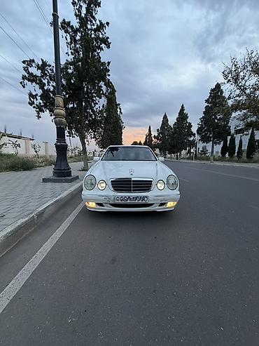 mercedes 208 d: Mercedes-Benz E-Class: 2.2 l | 2001 il Sedan — 1