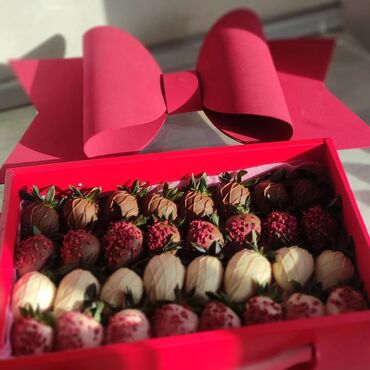 платье на утренник: Принимаем предзаказы на 8ое марта клубники в шоколаде 🍫🍓❤️