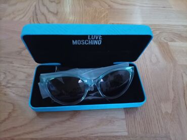 Naočare: Moschino original naočare, u radnji im je cena 200 evra