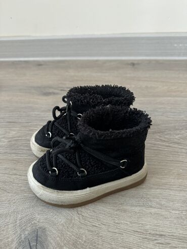 Детская обувь: Зимние ботинки, б/у в отличном состоянии, носились пол сезона. Размер