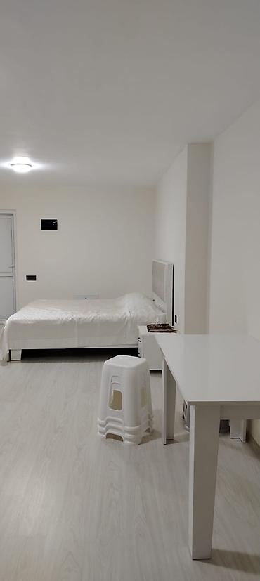 xirdalanda evler satilir: 🏡 Qax rayonunda, dağa çox yaxın ərazidə 1 otaqlı kirayə mənzil! 📍 Dağ — 3