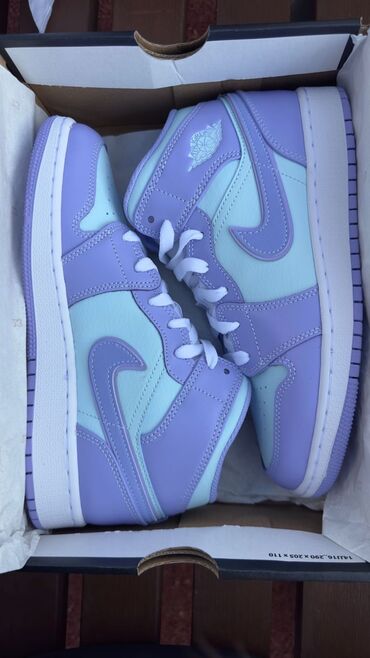 кроссовки найк женские air force: Оригинал
Nike air Jordan 1 mid purple aqua
38,5 eu/37.5ru/24cm
