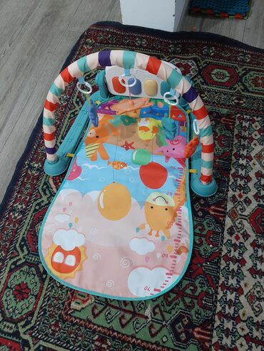 Другие товары для детей: Детской коврик в хорошем состоянии, с мелодиями работает на