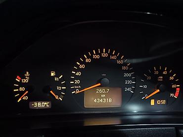 Mercedes-Benz: Mercedes-Benz E-Class: 2.4 l | 2000 il Sedan — 7