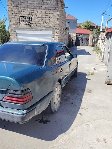 mercedes e class w124: Mercedes-Benz E-Class W124 sedan - Kuzov: 4 qapılı sedan, tünd yaşıl — 2