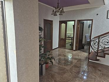 Продажа коттеджей и домов: 4 комнаты, 240 м², 5 соток, Бишкек, Алтын-ордо ж/м Собственник — 3