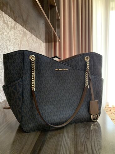 женские свободные рубашки: Женская сумка Michael Kors. Покупали в Вене, Австрия. Б/у