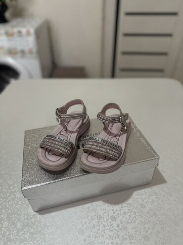 Women's Sneakers and athletic shoes: 1-2. Фото Кроссовки модные классные удобные для девочек. Размер 28 — 19