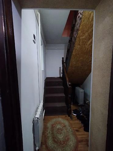 Продажа коттеджей и домов: 🏙️ Продаётся: Дом 5 комнат + мансарда — 100 м² 📍 Локация: Бишкек, ж/м — 9