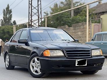 mersədes: Mercedes-Benz C-Sinfi sedan (W202), qara rəng. Mühəndislik və xarici — 3