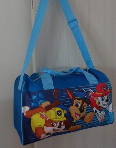 Sportske torbe i rančevi: Dečije torbe za trening/putovanja . 38*22
Cena 1600 din — 26