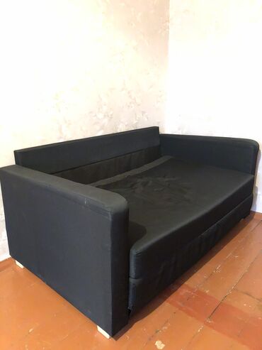 собрать мебель: Диван-кровать, цвет - Черный, Б/у