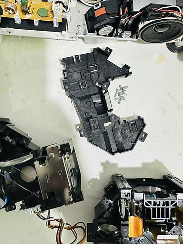 Projektorlar: Orijinal proyektor lampaları – 100% orijinal Xüsusiyyətlər: - Yüksək — 9