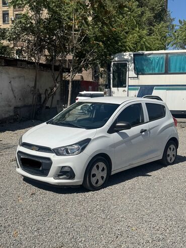 купить авто в бишкеке дешево: Chevrolet Spark: 2016 г., 1 л, Вариатор, Бензин, Седан