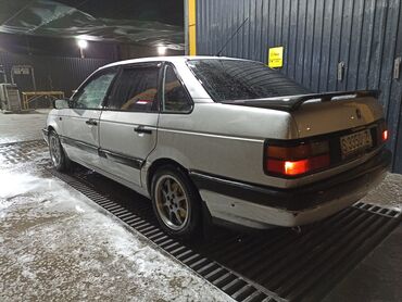 передок на трактор: Volkswagen Passat: 1990 г., 1.8 л, Механика, Бензин, Седан