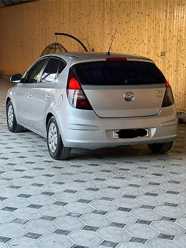 Hyundai: Hyundai i30 hatchback – gümüş rəng - Korpus: 5 qapılı hatchback — 9