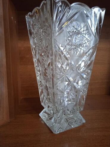 ваза хрустальная: Хрустальная ваза,Чехословакия